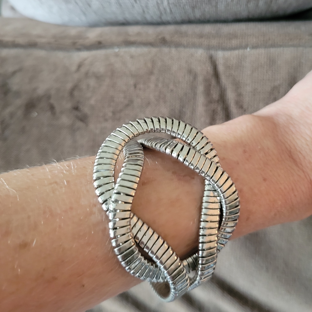 Elegant Silver Twist Bracelet